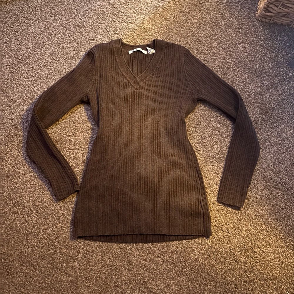 Eight Eight Eight Chocolate V-Neck Sweater